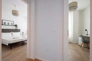 2 habitaciones, escritorio, tabla de planchar con plancha y wifi gratis
