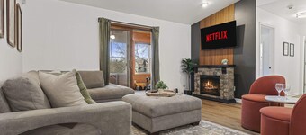 Hot Tub - King Suite - Game Room - Large Groups