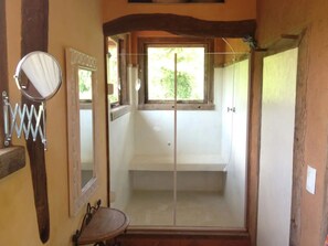 Interior - Rent FEB MAR APR MAY: Refuge with Pool and Stunning View in the Atlantic Forest (Ilhabela)