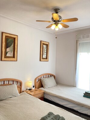 2 dormitorios, tabla de planchar con plancha, wifi y ropa de cama