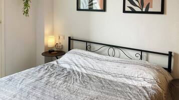 2 bedrooms, iron/ironing board, WiFi, bed sheets