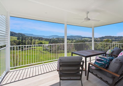 Breathtaking Hilltop Cabin 2 - A Home Away From Home