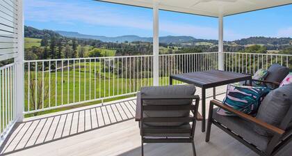 Breathtaking Hilltop Cabin 2 - A Home Away From Home