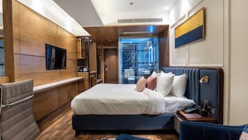 Deluxe Double Room, City View | Free minibar items, in-room safe, blackout curtains, soundproofing