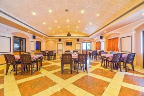 朝食 (テイクアウト)、毎日提供 (無料)