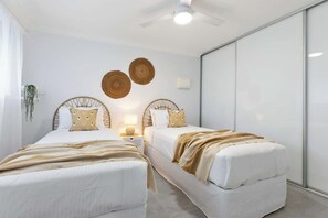 3 habitaciones, tabla de planchar con plancha, cuna de viaje y wifi 