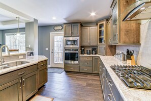 House (3 Bedrooms) | Interior