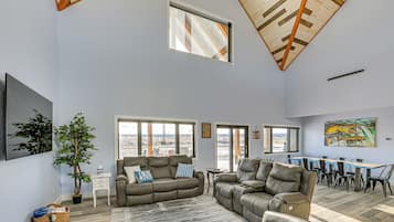 House (5 Bedrooms) | Interior