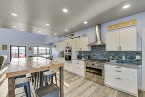 House (5 Bedrooms) | Interior - Modern & Spacious Luxe Home in Remote Fort Peck! (Nashua)