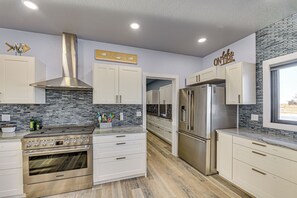House (5 Bedrooms) | Interior