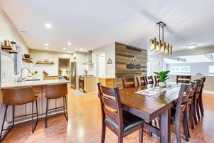 House (5 Bedrooms) | Interior