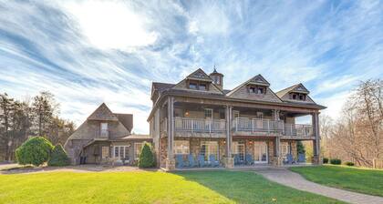 On-site Hiking: Expansive Retreat in Kingsport!