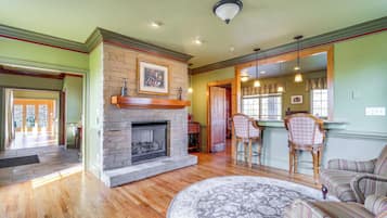 House (5 Bedrooms) | Interior