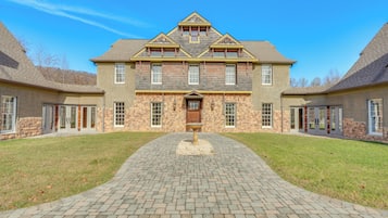 House (5 Bedrooms) | Front of property