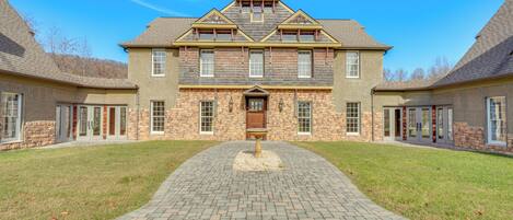 House (5 Bedrooms) | Front of property