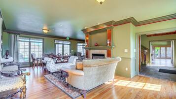 House (5 Bedrooms) | Interior