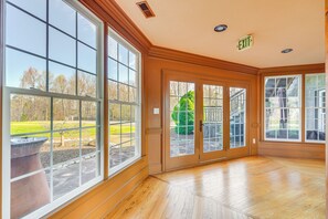 House (5 Bedrooms) | Interior - Private Hot Tub: 'bays View Lodge' in Kingsport! (Kingsport)