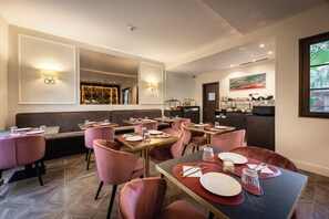 Buffet breakfast on weekends (EUR 15 per person)