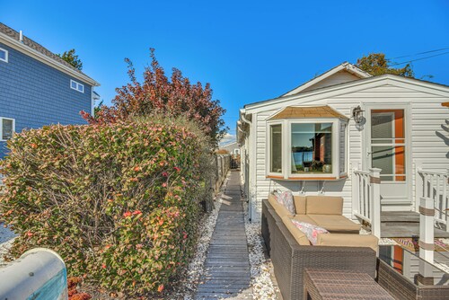 Walk to Beach: Water-view Abode in Portsmouth!