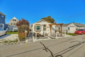 Cottage (2 Bedrooms) | Interior - Walk to Beach: Water-view Abode in Portsmouth! (Portsmouth)