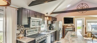 Walk to Beach: Water-view Abode in Portsmouth!