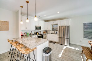 Interior - 10 Mi to Dtwn Dallas: Chic Home w/ Yard! (Dallas)