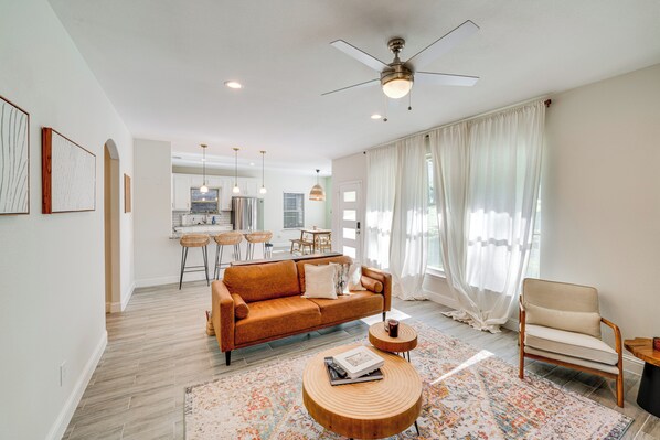 Interior - 10 Mi to Dtwn Dallas: Chic Home w/ Yard! (Dallas)