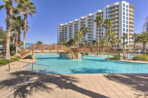 Walk to White-sand Beach: Resort Condo in Destin!