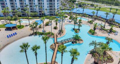 Walk to White-sand Beach: Resort Condo in Destin!