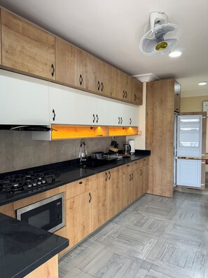 Private kitchen - B4 RENTALS, YOUR HOME (EAST LAGON)