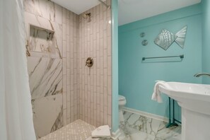 Shower, hair dryer, towels - Pet-friendly Apartment Two Blocks from Beach By Tybee Cottages (Tybee Island)