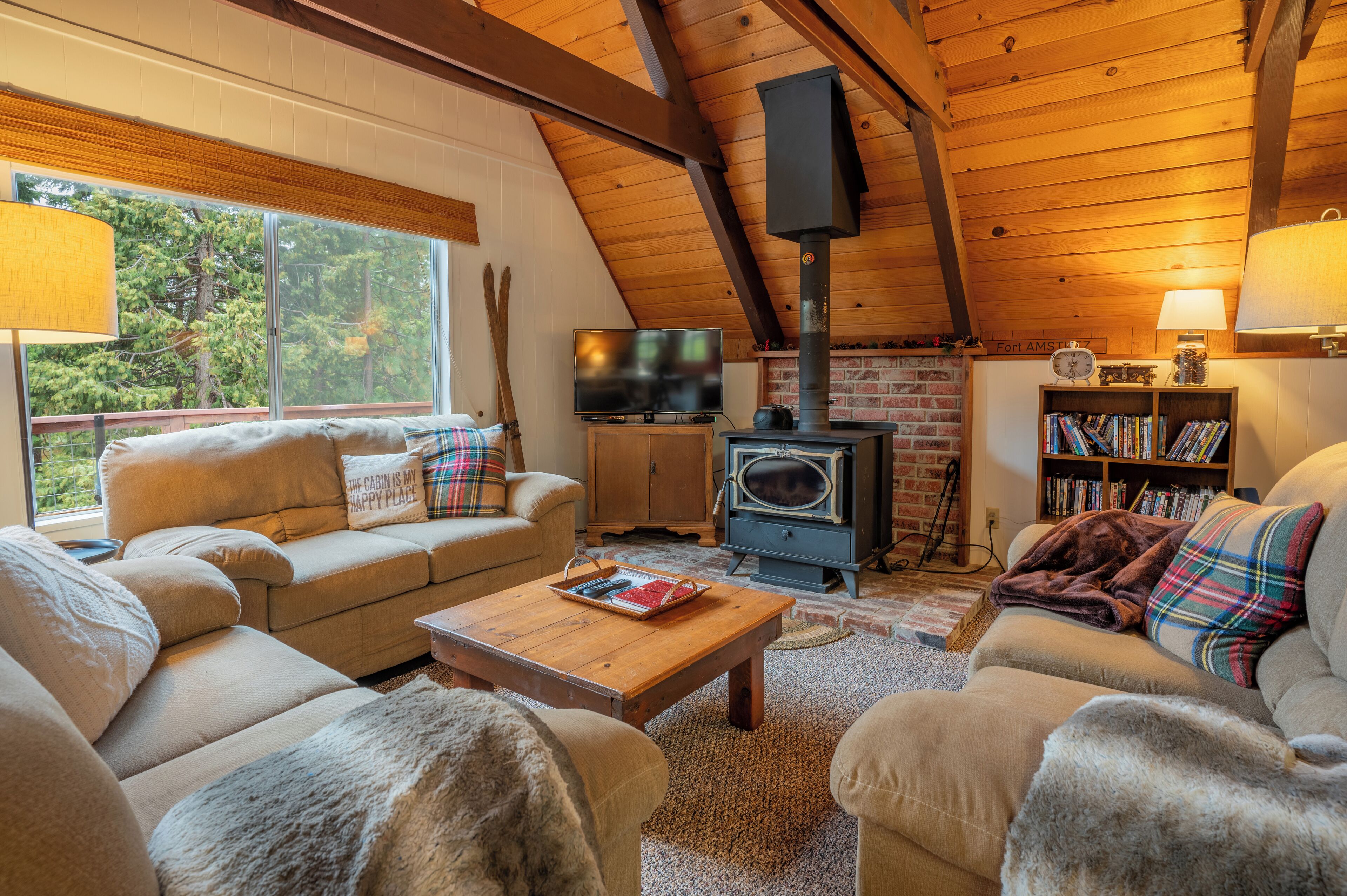 R-cozy A-frame ~ Pet Friendly - Murphys, CA