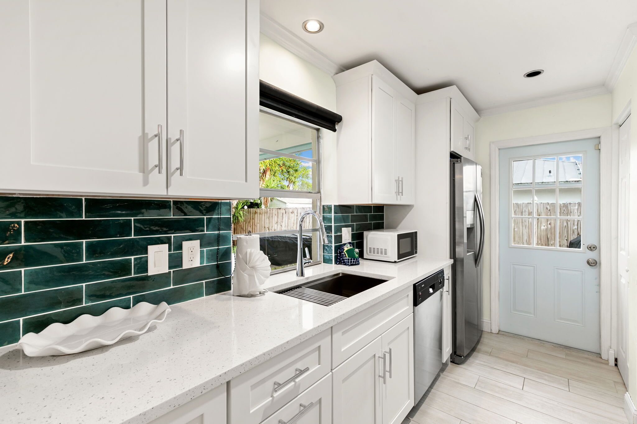 Kylskåp, mikrovågsugn, ugn och spishäll