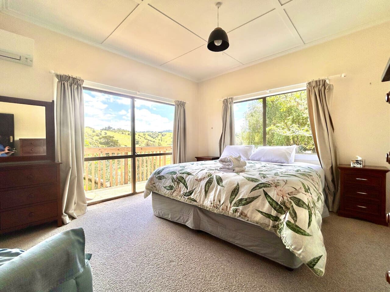 5 bedrooms, iron/ironing board, free WiFi, bed sheets