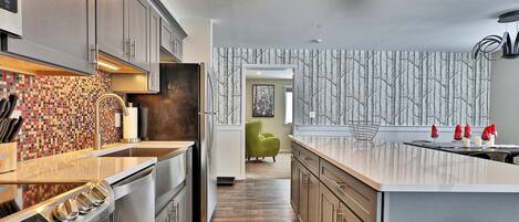 Frigorífic, microones, forn i placa de cuina