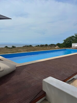 Exterior - Wave Maze (Maio)