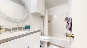 Shower, towels, shampoo
