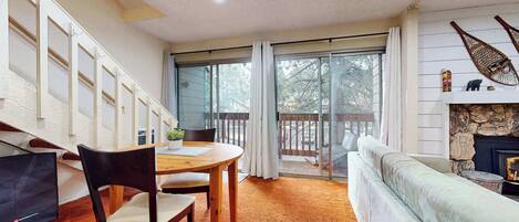 Televisie en een open haard