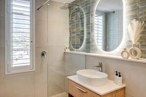 Huis | 2 slaapkamers, een bureau, snel internet