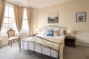 獨棟房屋 | 8 間臥室、書桌