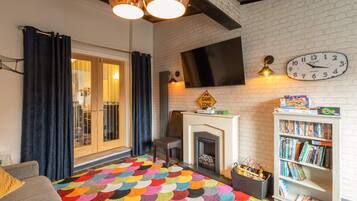 House | 8 bedrooms, desk