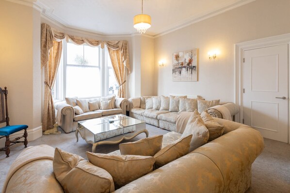 獨棟房屋 | 8 間臥室、書桌