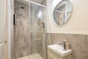 Apartment | 1 bilik tidur, meja