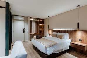 Apartment | 1 bedroom, Internet - w Loft Superior City View Low Floor (Medellín)