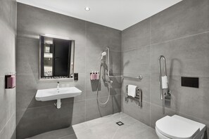 TRIBE ESSENTIAL Accessible | Bad | Hårføner, håndklær, såpe og sjampo