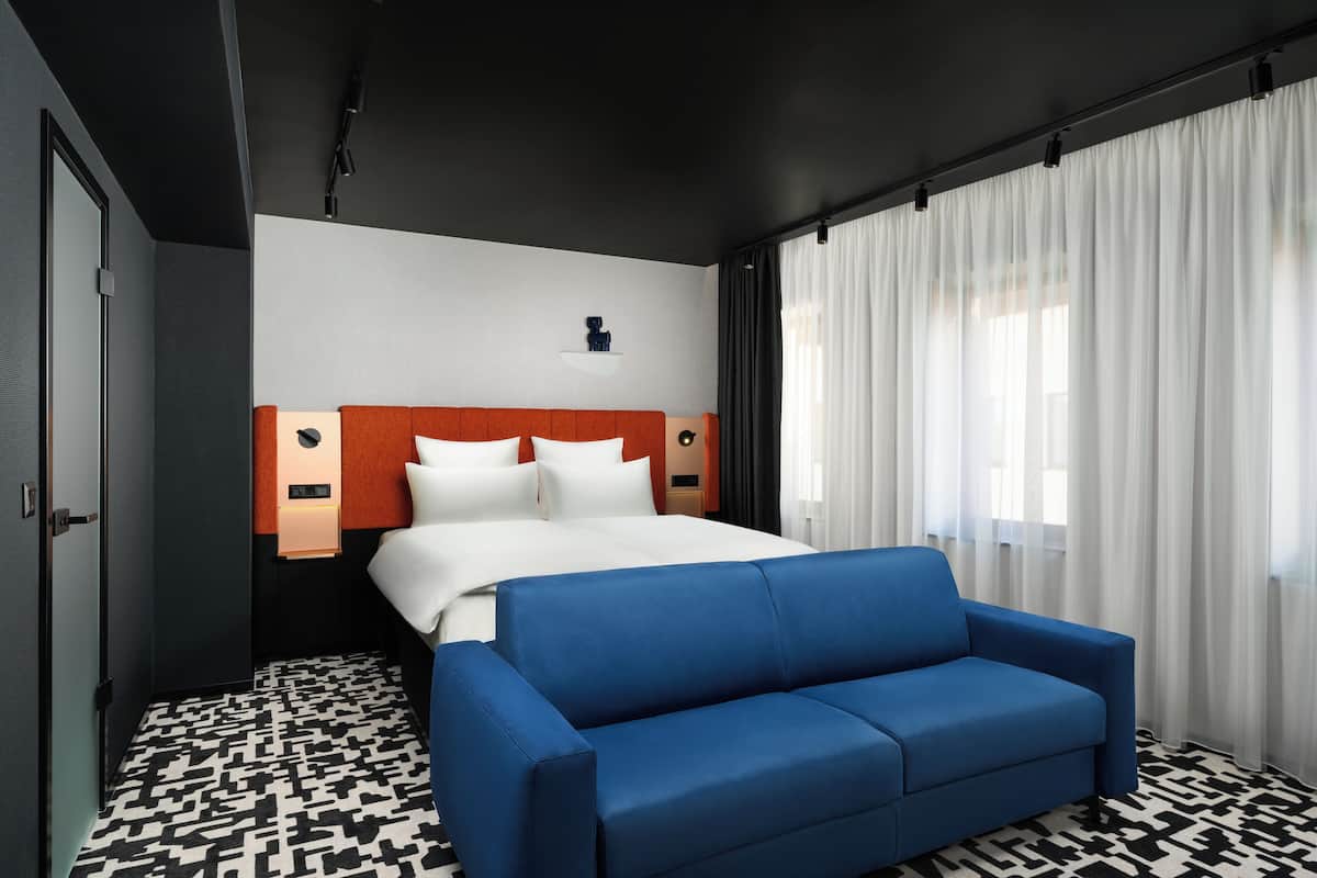 TRIBE EXTRA | Premium bedding, memory-foam beds, in-room safe, blackout curtains