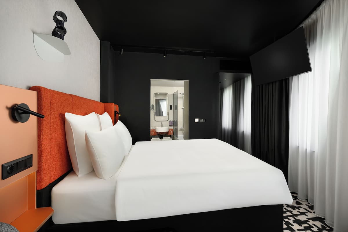 TRIBE ESSENTIAL | Sengetøy av topp kvalitet, memory foam-senger og safe på rommet