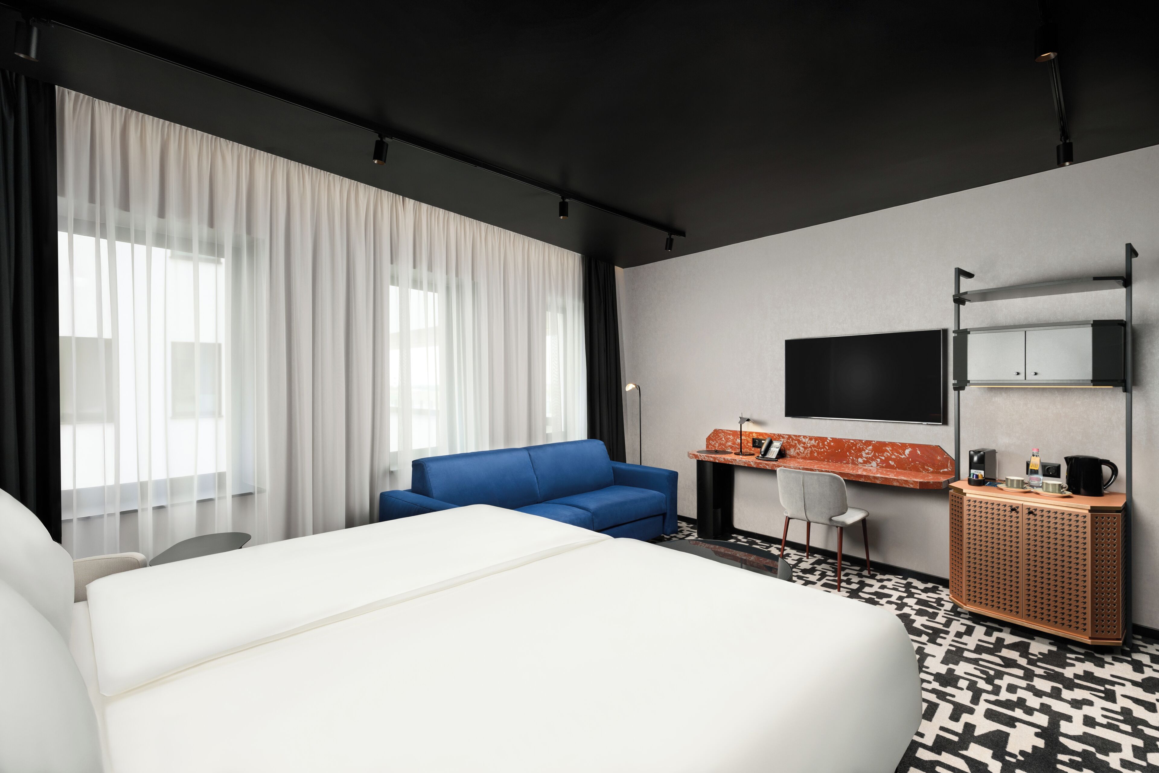 TRIBE EXTRA | 高档床上用品、记忆海绵床垫、客房内保险箱、遮光窗帘