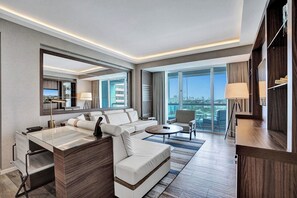 TV - Chic Beachfront Bliss: Your Perfect 1 BR Retreat ! (Fort Lauderdale)