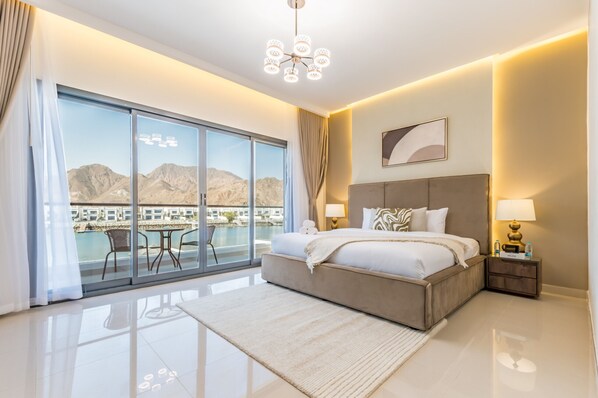 5 bedrooms, iron/ironing board, free WiFi, bed sheets